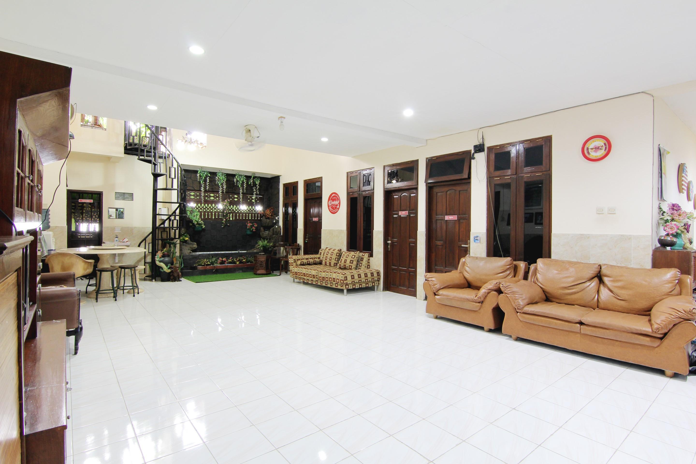 Wanderlust Homestay Джокьякарта Экстерьер фото